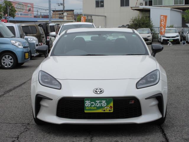 ＧＲ８６ ＳＺ　社外９型ナビ（ＣＤ／ＤＶＤ／ＳＤ／ＢＴ／フルセグ）　ＥＴＣ　スマートキー　Ｐスタート　ステリモ　クルコン　オートＡＣ　電格ミラー　オートＬＥＤライト　横滑り防止　純正マット　純正１７インチＡＷ（2枚目）