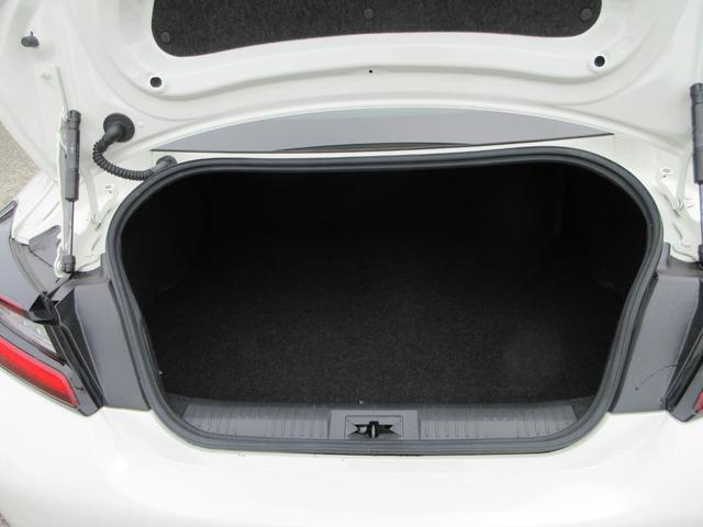 ＧＲ８６ ＳＺ　社外９型ナビ（ＣＤ／ＤＶＤ／ＳＤ／ＢＴ／フルセグ）　ＥＴＣ　スマートキー　Ｐスタート　ステリモ　クルコン　オートＡＣ　電格ミラー　オートＬＥＤライト　横滑り防止　純正マット　純正１７インチＡＷ（18枚目）
