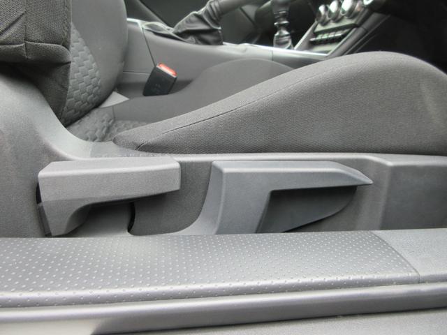ＧＲ８６ ＳＺ　社外９型ナビ（ＣＤ／ＤＶＤ／ＳＤ／ＢＴ／フルセグ）　ＥＴＣ　スマートキー　Ｐスタート　ステリモ　クルコン　オートＡＣ　電格ミラー　オートＬＥＤライト　横滑り防止　純正マット　純正１７インチＡＷ（40枚目）