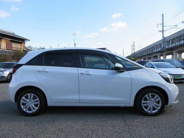 フィット e:HEVホーム 純正Dオーディオ(CD/DVD/SD/フルセグ/USB)前後+車内純正ドラレコ・Bカメラ・ホンダセンシング・ETC・クルコン・禁煙車・ハーフレザーシート・電子パーキング・オートホールド(4枚目)