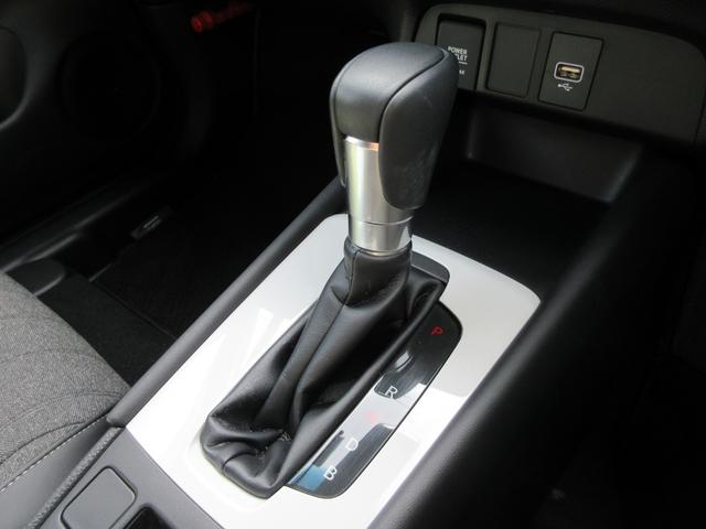 フィット e:HEVホーム 純正Dオーディオ(CD/DVD/SD/フルセグ/USB)前後+車内純正ドラレコ・Bカメラ・ホンダセンシング・ETC・クルコン・禁煙車・ハーフレザーシート・電子パーキング・オートホールド(11枚目)