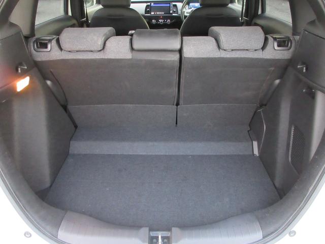 フィット e:HEVホーム 純正Dオーディオ(CD/DVD/SD/フルセグ/USB)前後+車内純正ドラレコ・Bカメラ・ホンダセンシング・ETC・クルコン・禁煙車・ハーフレザーシート・電子パーキング・オートホールド(18枚目)