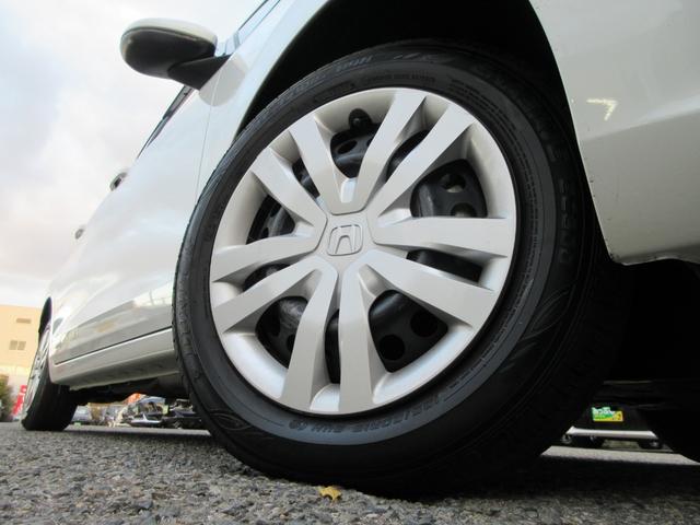 フィット e:HEVホーム 純正Dオーディオ(CD/DVD/SD/フルセグ/USB)前後+車内純正ドラレコ・Bカメラ・ホンダセンシング・ETC・クルコン・禁煙車・ハーフレザーシート・電子パーキング・オートホールド(19枚目)