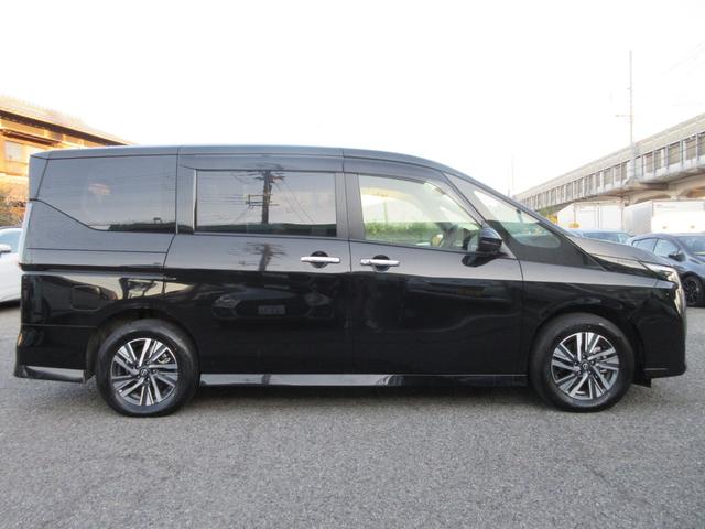 セレナ ハイウェイスターＶ　純正１２．３インチＤオーディオ　１１インチ後席モニター　全方位Ｃ　ＥＴＣ２．０　ドラレコ前後　クルコン　ステリモ　前後シートヒーター　両側パワスラ　シートバックテーブル　純正マット／バイザー／１６ＡＷ（4枚目）