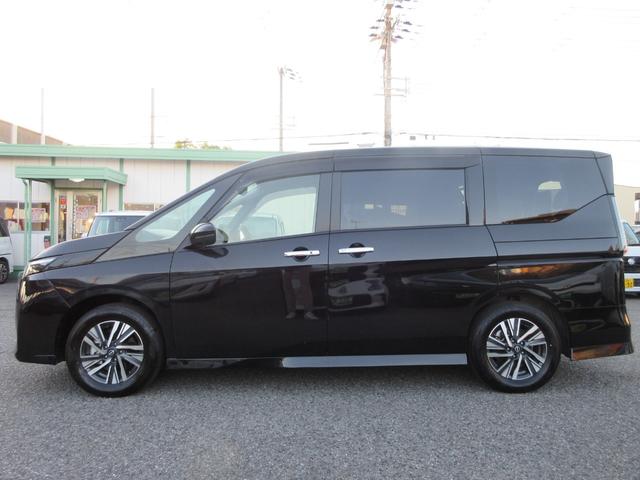 セレナ ハイウェイスターＶ　純正１２．３インチＤオーディオ　１１インチ後席モニター　全方位Ｃ　ＥＴＣ２．０　ドラレコ前後　クルコン　ステリモ　前後シートヒーター　両側パワスラ　シートバックテーブル　純正マット／バイザー／１６ＡＷ（5枚目）