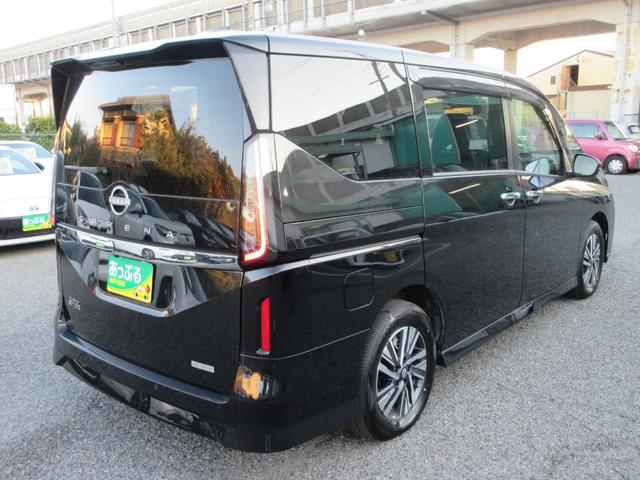 セレナ ハイウェイスターＶ　純正１２．３インチＤオーディオ　１１インチ後席モニター　全方位Ｃ　ＥＴＣ２．０　ドラレコ前後　クルコン　ステリモ　前後シートヒーター　両側パワスラ　シートバックテーブル　純正マット／バイザー／１６ＡＷ（8枚目）