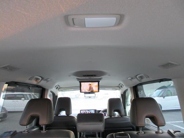 セレナ ハイウェイスターＶ　純正１２．３インチＤオーディオ　１１インチ後席モニター　全方位Ｃ　ＥＴＣ２．０　ドラレコ前後　クルコン　ステリモ　前後シートヒーター　両側パワスラ　シートバックテーブル　純正マット／バイザー／１６ＡＷ（12枚目）