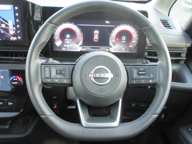 セレナ ハイウェイスターＶ　純正１２．３インチＤオーディオ　１１インチ後席モニター　全方位Ｃ　ＥＴＣ２．０　ドラレコ前後　クルコン　ステリモ　前後シートヒーター　両側パワスラ　シートバックテーブル　純正マット／バイザー／１６ＡＷ（16枚目）