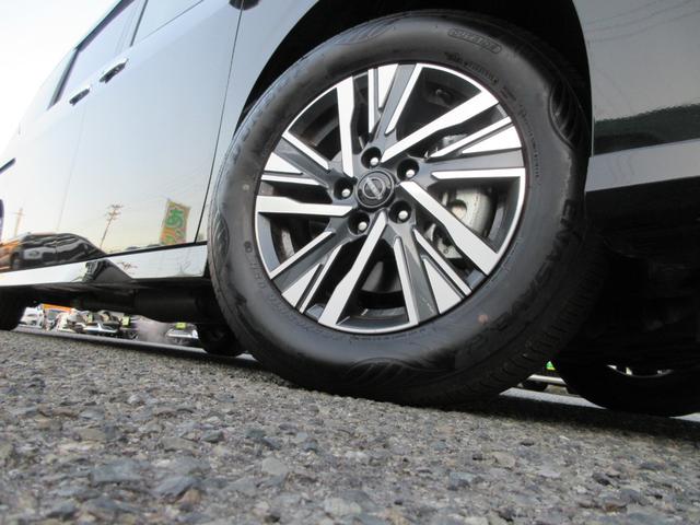 セレナ ハイウェイスターＶ　純正１２．３インチＤオーディオ　１１インチ後席モニター　全方位Ｃ　ＥＴＣ２．０　ドラレコ前後　クルコン　ステリモ　前後シートヒーター　両側パワスラ　シートバックテーブル　純正マット／バイザー／１６ＡＷ（19枚目）