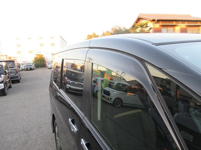 セレナ ハイウェイスターＶ　純正１２．３インチＤオーディオ　１１インチ後席モニター　全方位Ｃ　ＥＴＣ２．０　ドラレコ前後　クルコン　ステリモ　前後シートヒーター　両側パワスラ　シートバックテーブル　純正マット／バイザー／１６ＡＷ（24枚目）