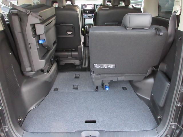 セレナ ハイウェイスターＶ　純正１２．３インチＤオーディオ　１１インチ後席モニター　全方位Ｃ　ＥＴＣ２．０　ドラレコ前後　クルコン　ステリモ　前後シートヒーター　両側パワスラ　シートバックテーブル　純正マット／バイザー／１６ＡＷ（61枚目）