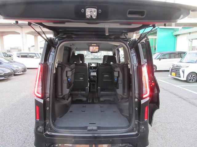 セレナ ハイウェイスターＶ　純正１２．３インチＤオーディオ　１１インチ後席モニター　全方位Ｃ　ＥＴＣ２．０　ドラレコ前後　クルコン　ステリモ　前後シートヒーター　両側パワスラ　シートバックテーブル　純正マット／バイザー／１６ＡＷ（64枚目）