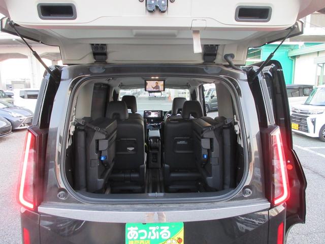 セレナ ハイウェイスターＶ　純正１２．３インチＤオーディオ　１１インチ後席モニター　全方位Ｃ　ＥＴＣ２．０　ドラレコ前後　クルコン　ステリモ　前後シートヒーター　両側パワスラ　シートバックテーブル　純正マット／バイザー／１６ＡＷ（65枚目）