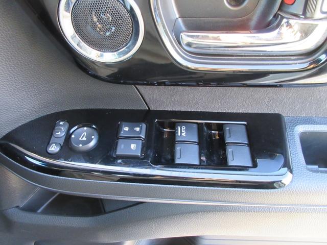 N-BOXカスタム L 純正ナビ・両側パワスラ・前後+車内ドラレコ・ETC・シートバックテーブル・リアサンシェード・Bカメラ・ホンダセンシング・前席シートヒーター・USB端子・禁煙車・クルコン・ステリモ(35枚目)