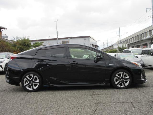 プリウス Ｓツーリングセレクション　モデリスタ・社外ナビ（ＣＤ・ＤＶＤ・ＳＤ・ＢＴ・フルセグ）禁煙車・ＥＴＣ・ドラレコ・Ｂカメラ・前席シートヒーター・レザーシート・純正１７インチアルミ・オートＡＣ・オートＬＥＤライト・フォグ（4枚目）