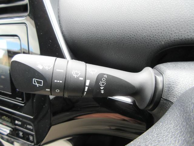 プリウス Ｓツーリングセレクション　モデリスタ・社外ナビ（ＣＤ・ＤＶＤ・ＳＤ・ＢＴ・フルセグ）禁煙車・ＥＴＣ・ドラレコ・Ｂカメラ・前席シートヒーター・レザーシート・純正１７インチアルミ・オートＡＣ・オートＬＥＤライト・フォグ（30枚目）