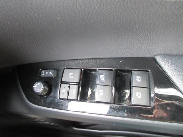 プリウス Ｓツーリングセレクション　モデリスタ・社外ナビ（ＣＤ・ＤＶＤ・ＳＤ・ＢＴ・フルセグ）禁煙車・ＥＴＣ・ドラレコ・Ｂカメラ・前席シートヒーター・レザーシート・純正１７インチアルミ・オートＡＣ・オートＬＥＤライト・フォグ（35枚目）