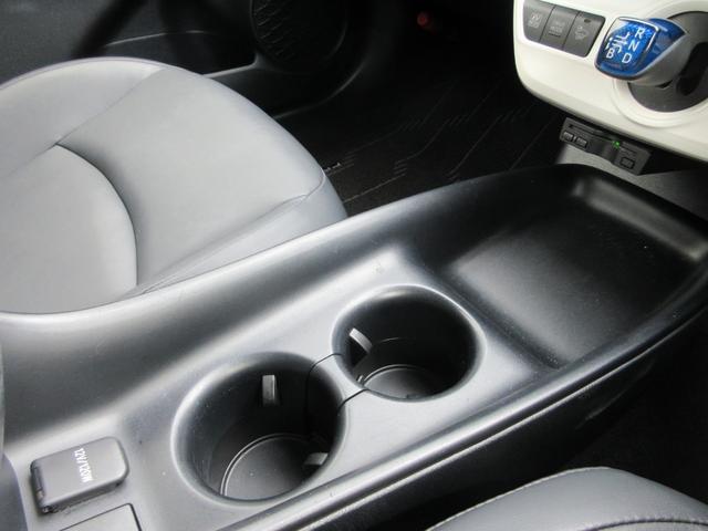 プリウス Ｓツーリングセレクション　モデリスタ・社外ナビ（ＣＤ・ＤＶＤ・ＳＤ・ＢＴ・フルセグ）禁煙車・ＥＴＣ・ドラレコ・Ｂカメラ・前席シートヒーター・レザーシート・純正１７インチアルミ・オートＡＣ・オートＬＥＤライト・フォグ（44枚目）