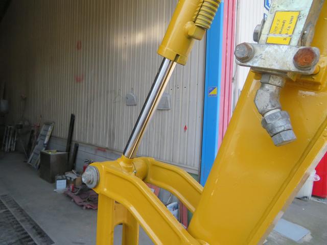 コマツ 油圧ショベル アワーメーター1699.5h 後方超小旋回 再塗装済 外寸L3750 W1450 H2520(12枚目)
