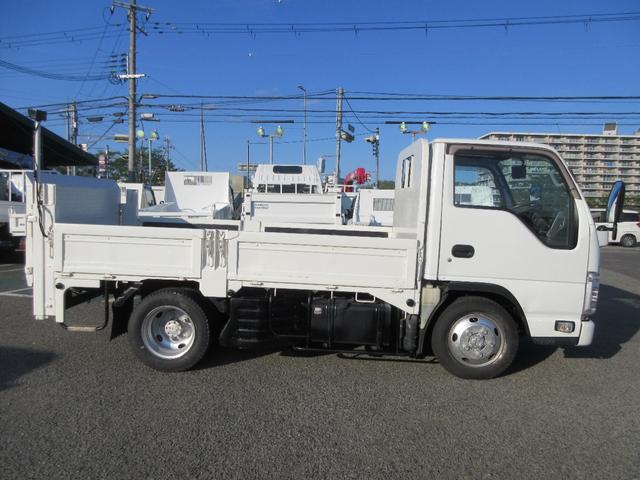 エルフトラック ２トン　標準　平　４ＷＤ　極東製　パワーゲート　全低床　ＭＴ　荷寸３０８－１６０－３７　ＰＧ面縦７４（８７）－横１５７　昇降６００ｋｇ　鳥居鉄板　床縞鉄板　　バックカメラ　分割アオリ　アイドリングストップ　坂道発進補助装置　左電格ミラー　標準平ボディ　平車（6枚目）