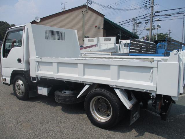 エルフトラック ３トン　強化ダンプ　全低床　６速ＭＴ　コボレーン　ピン加工　新明和ＤＲ２－０１１０ＳＹ　荷寸３３５－１５９－３７　メッキパーツ　荷台塗装　ＥＴＣ　ＡＢＳ　坂道発進補助装置　左電格ミラー　ＡＳＲ　ターボ　１５０馬力　３トンダンプ　中古ダンプ　２トンベース（16枚目）