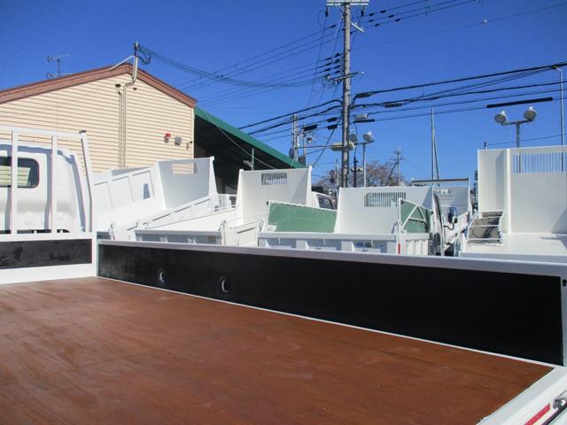 デュトロ 2トン ワイドロング 超低床 MT 荷寸435-189-37 床板新品張替え ETC ロープ穴左右2箇所ずつ ラクラク君 左電格ミラー 5速MT 2トン車 2トンベース 2トン平 平車 平ボディ 平 ミッション マニュアル ワイド ロング 1ナンバー WL(17枚目)