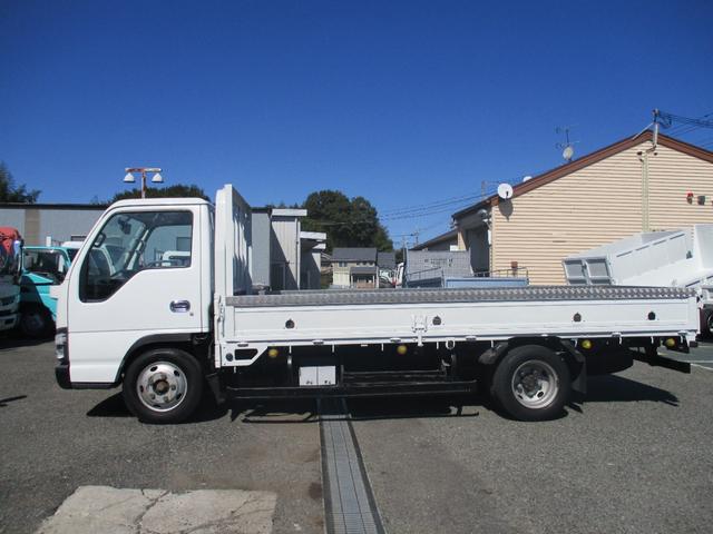 エルフトラック ２トン　標準ロング　全低床　５ＭＴ　荷寸４３５－１７８－３７　ロープ穴左右４箇所ずつ　ＥＴＣアオリ上カバー　ロープフック　１ナンバー　地上高：８７ｃｍ　２トン車　２トンベース　２トン平　平　平車　平ボディ　ヒラ　ヒラボディ　標準　ロング　ミッション　マニュアル（8枚目）