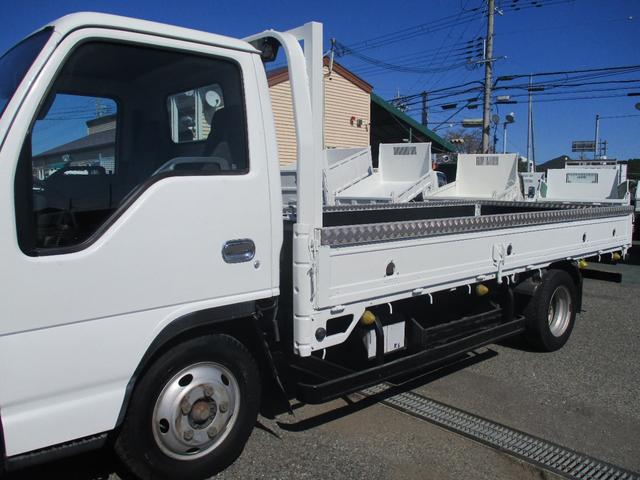 エルフトラック ２トン　標準ロング　全低床　５ＭＴ　荷寸４３５－１７８－３７　ロープ穴左右４箇所ずつ　ＥＴＣアオリ上カバー　ロープフック　１ナンバー　地上高：８７ｃｍ　２トン車　２トンベース　２トン平　平　平車　平ボディ　ヒラ　ヒラボディ　標準　ロング　ミッション　マニュアル（10枚目）