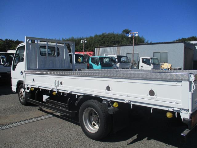 エルフトラック ２トン　標準ロング　全低床　５ＭＴ　荷寸４３５－１７８－３７　ロープ穴左右４箇所ずつ　ＥＴＣアオリ上カバー　ロープフック　１ナンバー　地上高：８７ｃｍ　２トン車　２トンベース　２トン平　平　平車　平ボディ　ヒラ　ヒラボディ　標準　ロング　ミッション　マニュアル（12枚目）