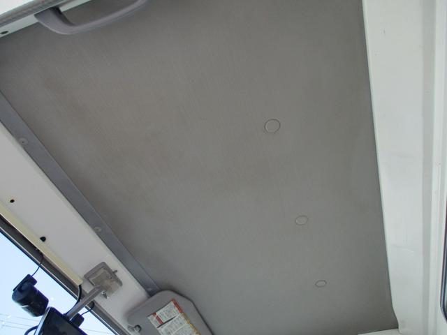 エルフトラック ２トン　標準ロング　全低床　５ＭＴ　荷寸４３５－１７８－３７　ロープ穴左右４箇所ずつ　ＥＴＣアオリ上カバー　ロープフック　１ナンバー　地上高：８７ｃｍ　２トン車　２トンベース　２トン平　平　平車　平ボディ　ヒラ　ヒラボディ　標準　ロング　ミッション　マニュアル（43枚目）