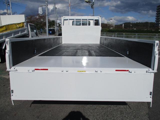 キャンター 2トン ワイド超ロング 全低床 5速MT 鳥居鉄板 荷台塗装 荷寸500-191-38 床板後ろ鉄板 ETC ロープ穴左右3ヶ所ずつ リアアオリ内側鉄板 左電格ミラー 150馬力 ABS ロープフック ターボ 取扱説明書 WL Wロング 2トン車 架装(15枚目)