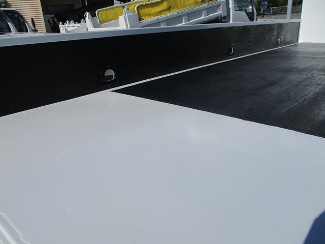 キャンター 2トン ワイド超ロング 全低床 5速MT 鳥居鉄板 荷台塗装 荷寸500-191-38 床板後ろ鉄板 ETC ロープ穴左右3ヶ所ずつ リアアオリ内側鉄板 左電格ミラー 150馬力 ABS ロープフック ターボ 取扱説明書 WL Wロング 2トン車 架装(17枚目)