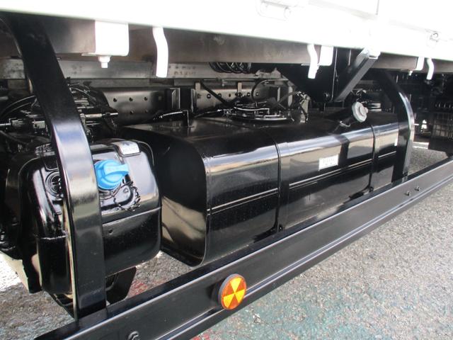 キャンター 2トン ワイド超ロング 全低床 5速MT 鳥居鉄板 荷台塗装 荷寸500-191-38 床板後ろ鉄板 ETC ロープ穴左右3ヶ所ずつ リアアオリ内側鉄板 左電格ミラー 150馬力 ABS ロープフック ターボ 取扱説明書 WL Wロング 2トン車 架装(26枚目)