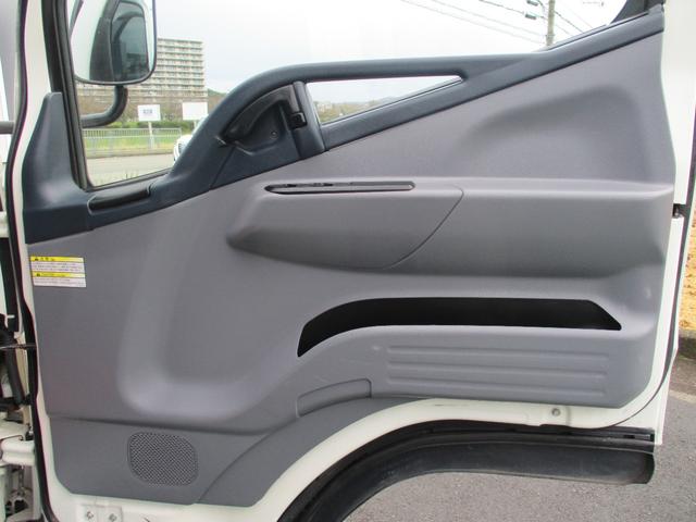 キャンター 2トン ワイド超ロング 全低床 5速MT 鳥居鉄板 荷台塗装 荷寸500-191-38 床板後ろ鉄板 ETC ロープ穴左右3ヶ所ずつ リアアオリ内側鉄板 左電格ミラー 150馬力 ABS ロープフック ターボ 取扱説明書 WL Wロング 2トン車 架装(30枚目)