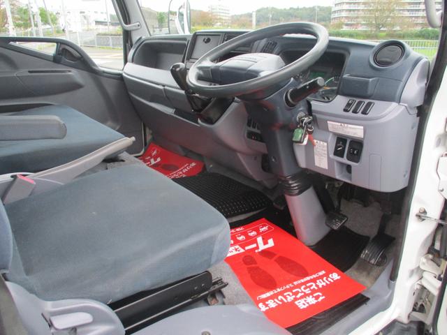 キャンター 2トン ワイド超ロング 全低床 5速MT 鳥居鉄板 荷台塗装 荷寸500-191-38 床板後ろ鉄板 ETC ロープ穴左右3ヶ所ずつ リアアオリ内側鉄板 左電格ミラー 150馬力 ABS ロープフック ターボ 取扱説明書 WL Wロング 2トン車 架装(41枚目)