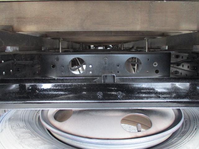 キャンター ２トン　ワイドロング　全低床　５速ＭＴ　床鉄板　ロープフック　荷寸４３４／１９０／３８　ロープ穴左右３箇所対　床フック左右３箇所対　左電格ミラー　取扱説明書　レベライザー　２トン平　２トンベース　２トン車　平　平車　ＷＬ　ワイド　ロング　架装（23枚目）