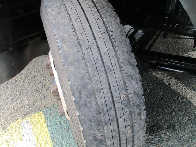 キャンター ２トン　ワイドロング　全低床　５速ＭＴ　床鉄板　ロープフック　荷寸４３４／１９０／３８　ロープ穴左右３箇所対　床フック左右３箇所対　左電格ミラー　取扱説明書　レベライザー　２トン平　２トンベース　２トン車　平　平車　ＷＬ　ワイド　ロング　架装（25枚目）