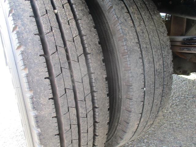 キャンター ２トン　ワイドロング　全低床　５速ＭＴ　床鉄板　ロープフック　荷寸４３４／１９０／３８　ロープ穴左右３箇所対　床フック左右３箇所対　左電格ミラー　取扱説明書　レベライザー　２トン平　２トンベース　２トン車　平　平車　ＷＬ　ワイド　ロング　架装（26枚目）