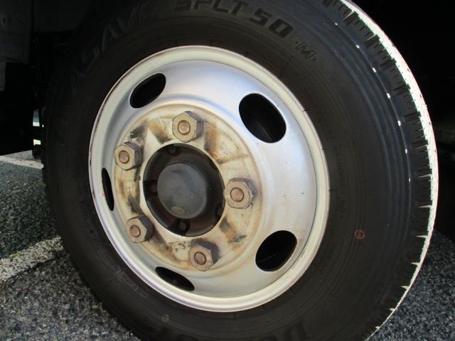 キャンター ２トン　ワイドロング　全低床　５速ＭＴ　床鉄板　ロープフック　荷寸４３４／１９０／３８　ロープ穴左右３箇所対　床フック左右３箇所対　左電格ミラー　取扱説明書　レベライザー　２トン平　２トンベース　２トン車　平　平車　ＷＬ　ワイド　ロング　架装（27枚目）