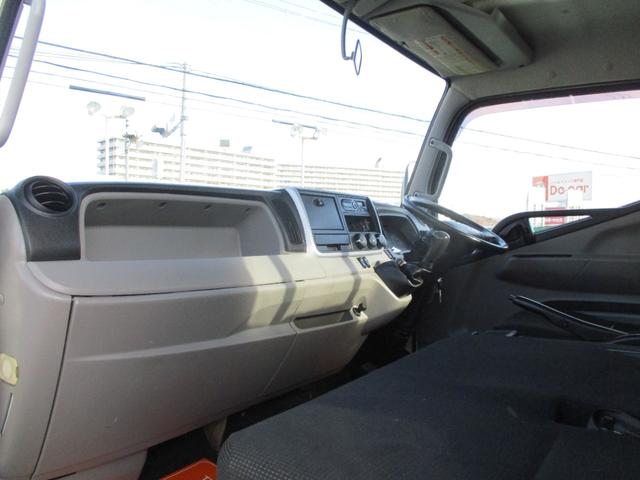 キャンター ２トン　ワイドロング　全低床　５速ＭＴ　床鉄板　ロープフック　荷寸４３４／１９０／３８　ロープ穴左右３箇所対　床フック左右３箇所対　左電格ミラー　取扱説明書　レベライザー　２トン平　２トンベース　２トン車　平　平車　ＷＬ　ワイド　ロング　架装（40枚目）