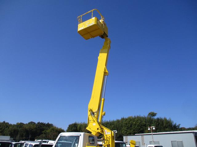 キャンター 作業床高１２ｍ　高所作業車　バケット２００ｋｇ　高床　５ＭＴ　積載１５０ｋｇ　作業半径９．８ｍ　アワーメーター４８８３．９ｈ　左電格ミラー　ＥＴＣ　荷台塗装　坂道発進補助装置　タダノ製　２トンベース　レベライザー　高所作業　トラック式　５速　５速ＭＴ　ＭＴ　架装（15枚目）