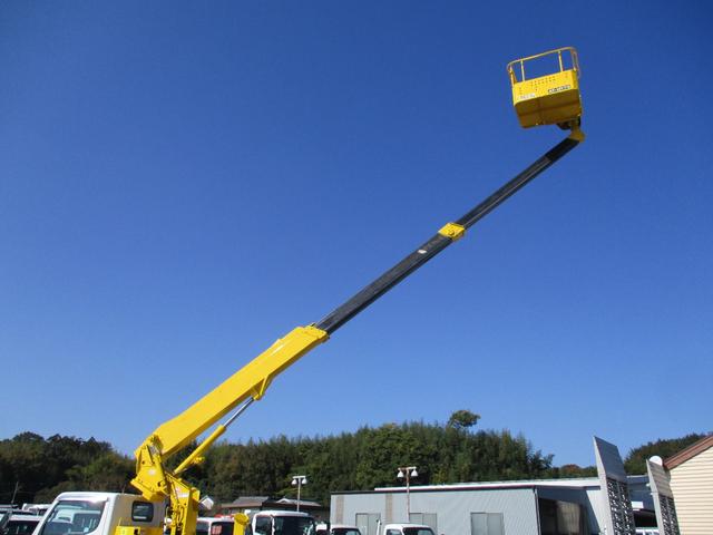 キャンター 作業床高１２ｍ　高所作業車　バケット２００ｋｇ　高床　５ＭＴ　積載１５０ｋｇ　作業半径９．８ｍ　アワーメーター４８８３．９ｈ　左電格ミラー　ＥＴＣ　荷台塗装　坂道発進補助装置　タダノ製　２トンベース　レベライザー　高所作業　トラック式　５速　５速ＭＴ　ＭＴ　架装（17枚目）