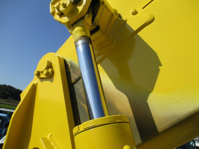 キャンター 作業床高１２ｍ　高所作業車　バケット２００ｋｇ　高床　５ＭＴ　積載１５０ｋｇ　作業半径９．８ｍ　アワーメーター４８８３．９ｈ　左電格ミラー　ＥＴＣ　荷台塗装　坂道発進補助装置　タダノ製　２トンベース　レベライザー　高所作業　トラック式　５速　５速ＭＴ　ＭＴ　架装（19枚目）