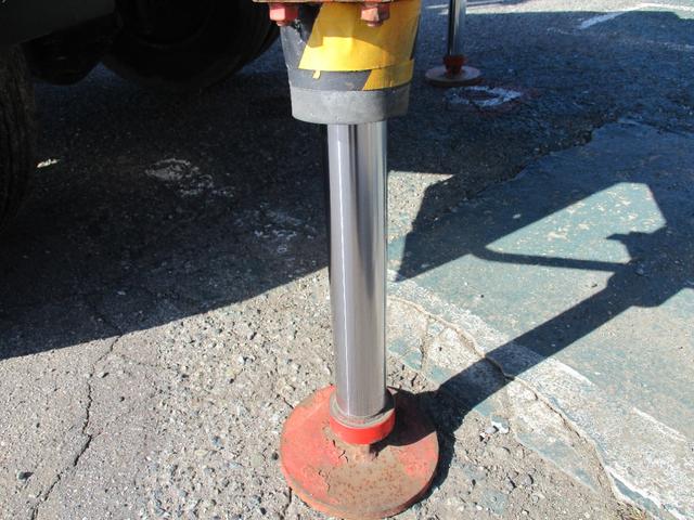 キャンター 作業床高１２ｍ　高所作業車　バケット２００ｋｇ　高床　５ＭＴ　積載１５０ｋｇ　作業半径９．８ｍ　アワーメーター４８８３．９ｈ　左電格ミラー　ＥＴＣ　荷台塗装　坂道発進補助装置　タダノ製　２トンベース　レベライザー　高所作業　トラック式　５速　５速ＭＴ　ＭＴ　架装（26枚目）