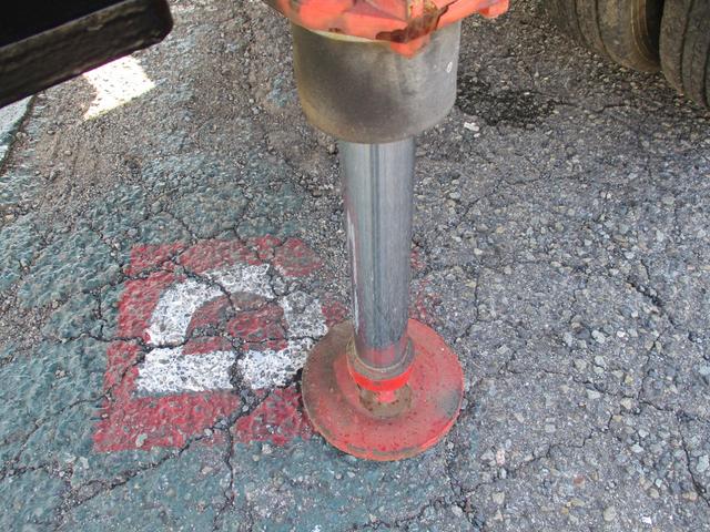 キャンター 作業床高１２ｍ　高所作業車　バケット２００ｋｇ　高床　５ＭＴ　積載１５０ｋｇ　作業半径９．８ｍ　アワーメーター４８８３．９ｈ　左電格ミラー　ＥＴＣ　荷台塗装　坂道発進補助装置　タダノ製　２トンベース　レベライザー　高所作業　トラック式　５速　５速ＭＴ　ＭＴ　架装（28枚目）