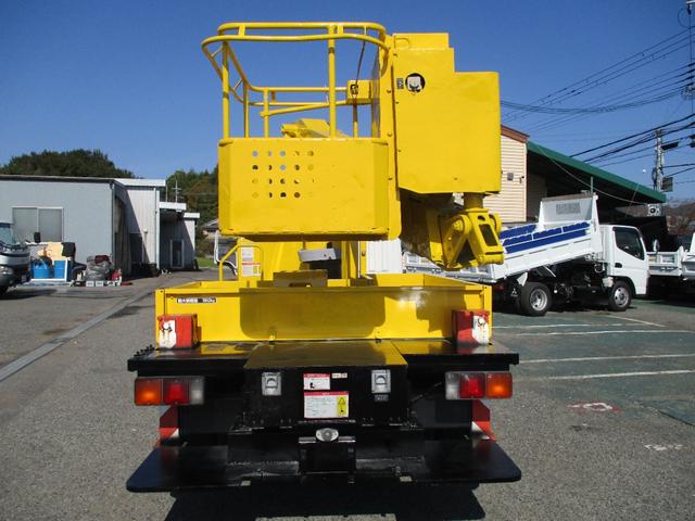 キャンター 作業床高１２ｍ　高所作業車　バケット２００ｋｇ　高床　５ＭＴ　積載１５０ｋｇ　作業半径９．８ｍ　アワーメーター４８８３．９ｈ　左電格ミラー　ＥＴＣ　荷台塗装　坂道発進補助装置　タダノ製　２トンベース　レベライザー　高所作業　トラック式　５速　５速ＭＴ　ＭＴ　架装（30枚目）