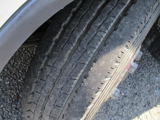 キャンター 作業床高１２ｍ　高所作業車　バケット２００ｋｇ　高床　５ＭＴ　積載１５０ｋｇ　作業半径９．８ｍ　アワーメーター４８８３．９ｈ　左電格ミラー　ＥＴＣ　荷台塗装　坂道発進補助装置　タダノ製　２トンベース　レベライザー　高所作業　トラック式　５速　５速ＭＴ　ＭＴ　架装（37枚目）