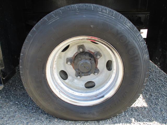 キャンター 作業床高１２ｍ　高所作業車　バケット２００ｋｇ　高床　５ＭＴ　積載１５０ｋｇ　作業半径９．８ｍ　アワーメーター４８８３．９ｈ　左電格ミラー　ＥＴＣ　荷台塗装　坂道発進補助装置　タダノ製　２トンベース　レベライザー　高所作業　トラック式　５速　５速ＭＴ　ＭＴ　架装（39枚目）