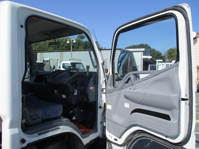 キャンター 作業床高１２ｍ　高所作業車　バケット２００ｋｇ　高床　５ＭＴ　積載１５０ｋｇ　作業半径９．８ｍ　アワーメーター４８８３．９ｈ　左電格ミラー　ＥＴＣ　荷台塗装　坂道発進補助装置　タダノ製　２トンベース　レベライザー　高所作業　トラック式　５速　５速ＭＴ　ＭＴ　架装（49枚目）