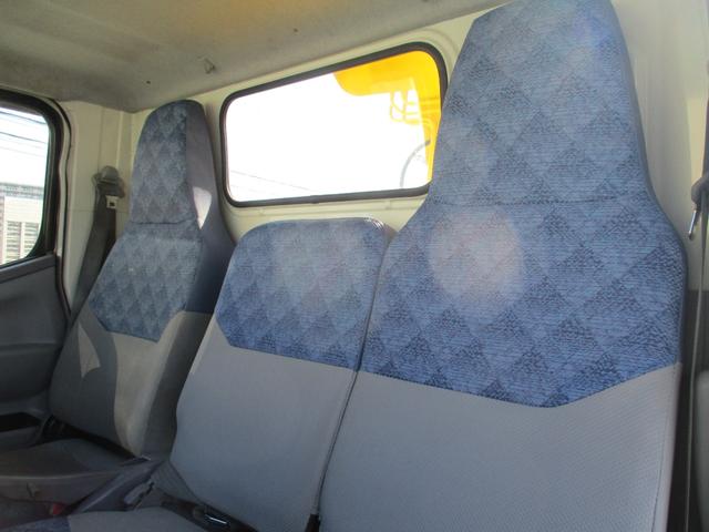 キャンター 作業床高１２ｍ　高所作業車　バケット２００ｋｇ　高床　５ＭＴ　積載１５０ｋｇ　作業半径９．８ｍ　アワーメーター４８８３．９ｈ　左電格ミラー　ＥＴＣ　荷台塗装　坂道発進補助装置　タダノ製　２トンベース　レベライザー　高所作業　トラック式　５速　５速ＭＴ　ＭＴ　架装（63枚目）